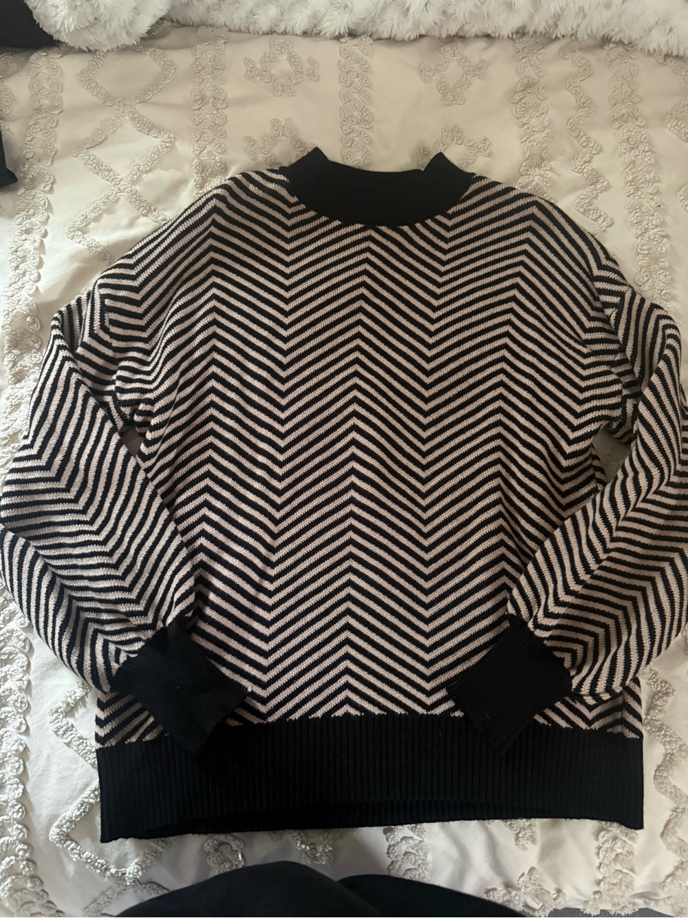 ZESICA Black & Tan Chevron Zig Zag Mock Neck Sweater L
